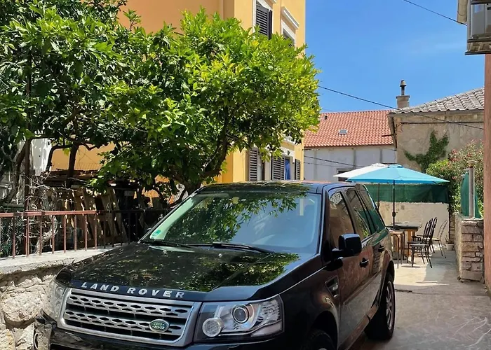 Apartments Cunski شقة *