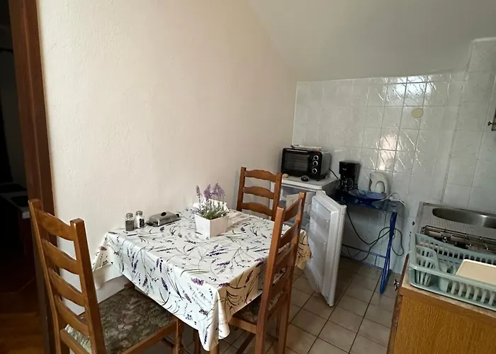 Apartments Cunski *